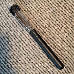 MAC 130 Synthetic Short Duo Fiber Face Brush